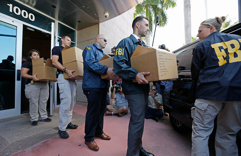 https://www.gettyimages.co.uk/detail/news-photo/agents-carry-boxes-from-the-headquarters-of-concacaf-after-news-photo/474879734?adppopup=true