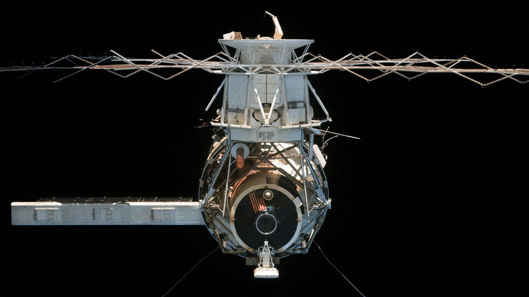 Skylab 4 undocking
