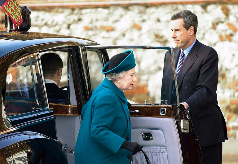 Queen Elizabeth and guard