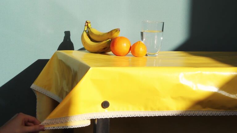 Securing tablecloths