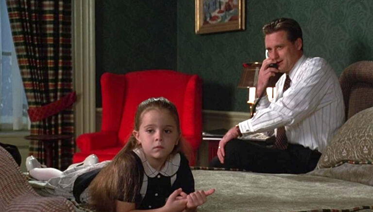 Bill Pullman and Mae Whitman in Independence Day
