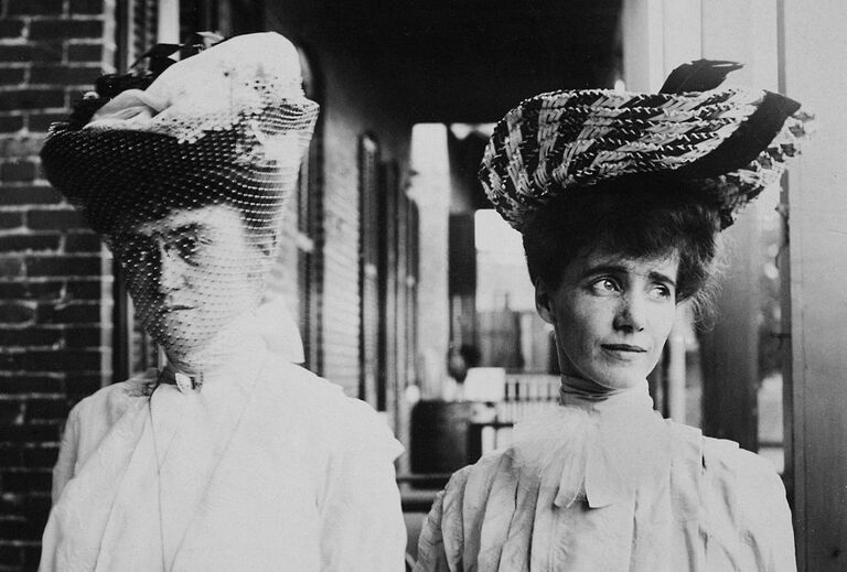 Victorian women wearing hats