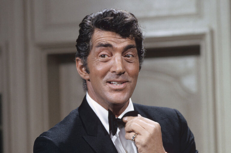 https://www.gettyimages.com/detail/news-photo/entertainer-dean-martin-on-the-set-of-the-dean-martin-show-news-photo/496559152