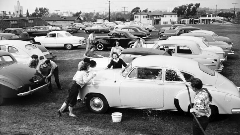 Students wash autos 1952