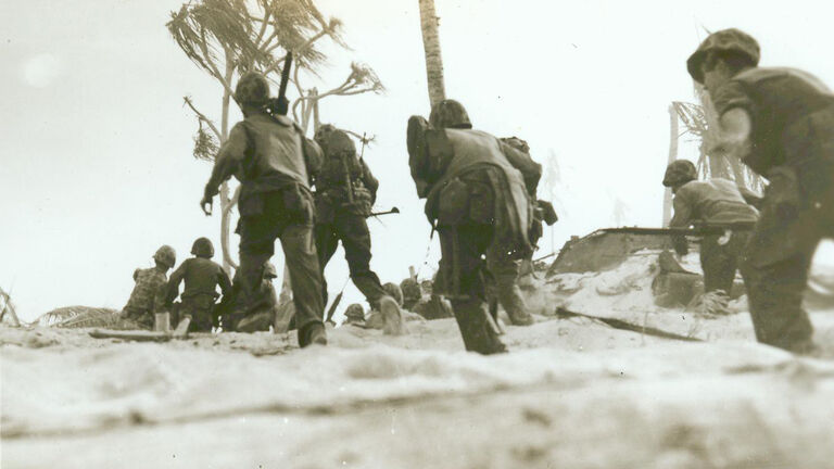 Marines at Tarawa shore