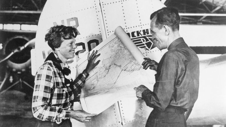 https://www.gettyimages.co.uk/detail/news-photo/pilot-amelia-earhart-and-her-navigator-fred-noonan-with-a-news-photo/515396050