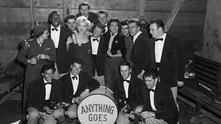 Marilyn Monroe stands with the members of Anything Goes