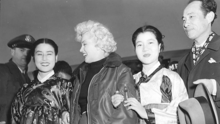 Marilyn Monroe with three prominent Korean thespian