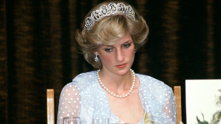 https://www.gettyimages.co.uk/detail/news-photo/princess-diana-at-a-banquet-in-new-zealand-wearing-a-blue-news-photo/52118337