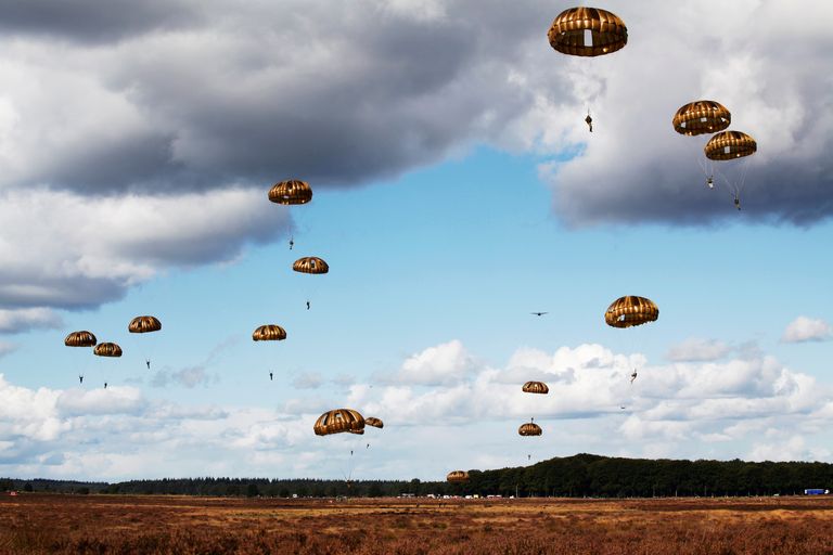 US paratroopers