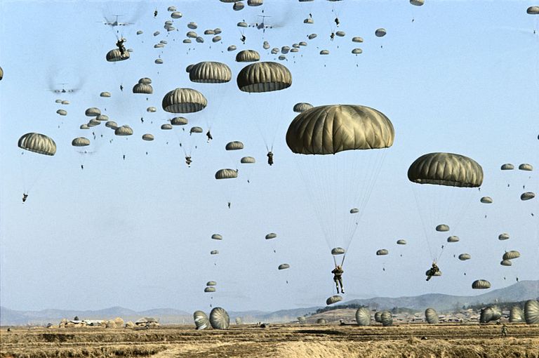 US paratroopers