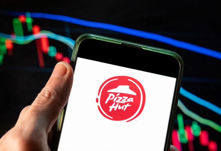 Pizza Hut on a smartphone