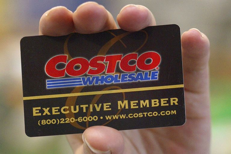 https://www.gettyimages.co.uk/detail/news-photo/shopper-displays-her-costco-wholesale-membership-card-as-news-photo/72387488?adppopup=true