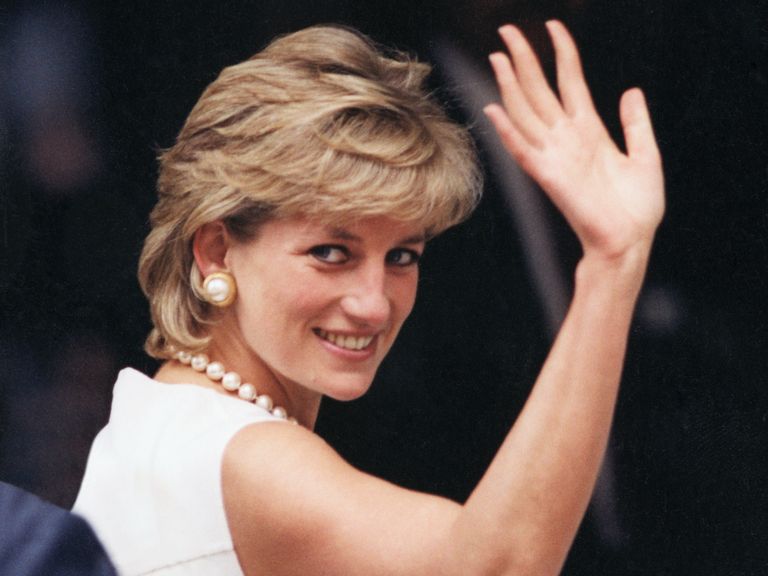 https://www.gettyimages.co.uk/detail/news-photo/on-the-last-day-of-her-visit-to-chicago-princess-diana-news-photo/52105436?adppopup=true