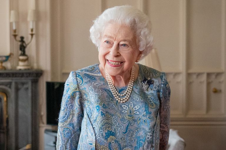 https://www.gettyimages.co.uk/detail/news-photo/queen-elizabeth-ii-attends-an-audience-with-the-president-news-photo/1394204506?phrase=Queen%20Elizabeth%202022&adppopup=true