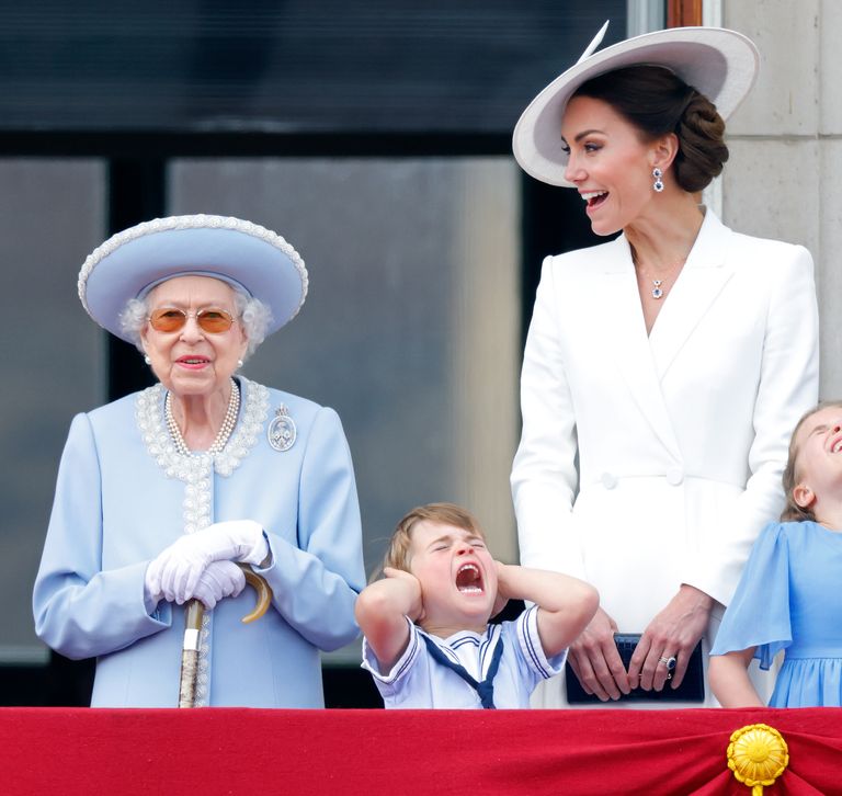https://www.gettyimages.co.uk/detail/news-photo/queen-elizabeth-ii-prince-louis-of-cambridge-and-catherine-news-photo/1400707682?phrase=Queen%20Elizabeth%202022&adppopup=true