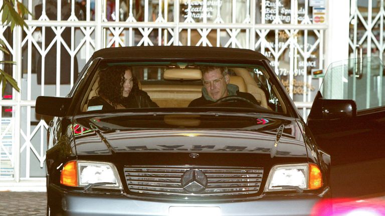 https://www.gettyimages.co.uk/detail/news-photo/minnie-driver-and-harrison-ford-are-seen-on-january-17-2001-news-photo/1244725914 Minnie Driver Harrison Ford