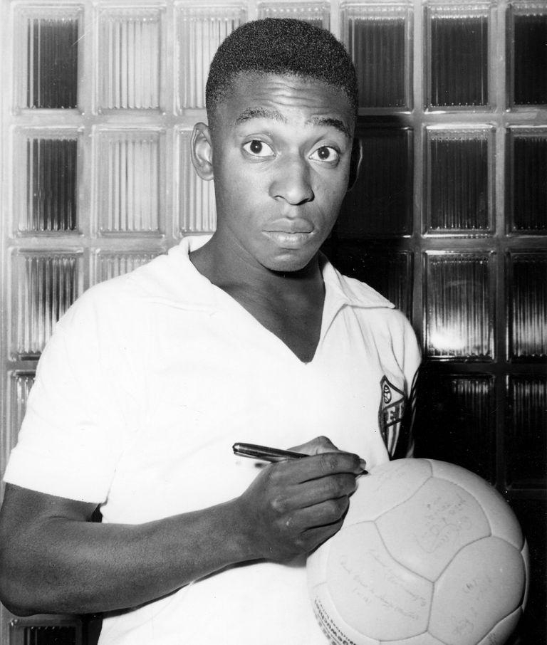 https://www.gettyimages.co.uk/detail/news-photo/pel%C3%A9-fussballspieler-brasilien-weltmeister-1958-news-photo/541019553 young Pele