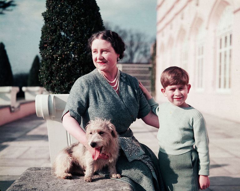 https://www.gettyimages.co.uk/detail/news-photo/queen-elizabeth-wife-of-george-vi-with-her-grandson-prince-news-photo/3427611?phrase=Queen%20Elizabeth%20dogs&adppopup=true