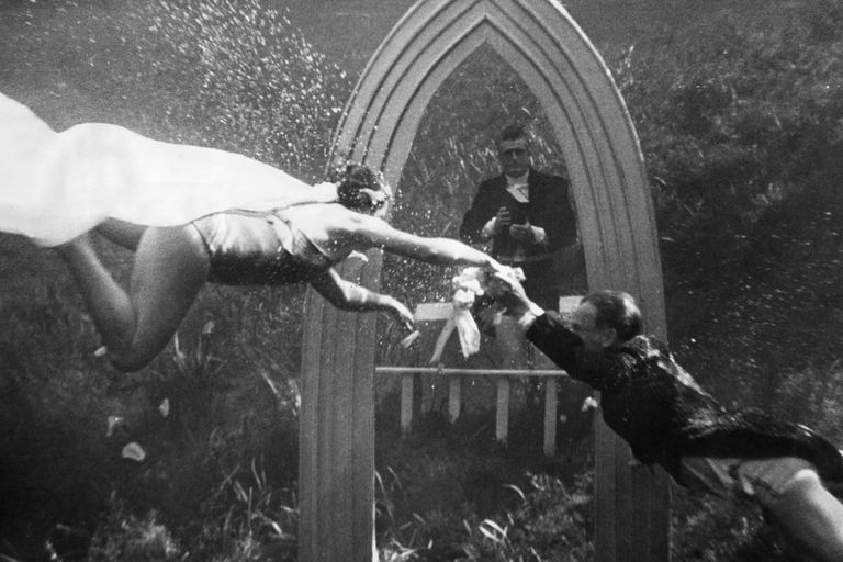 https://www.gettyimages.com/detail/news-photo/underwater-marriage-1937-vintage-property-of-ullstein-bild-news-photo/548140017?phrase=USA%20%3A%20Underwater%20marriage