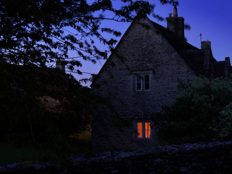 https://www.gettyimages.com/detail/news-photo/moonlit-and-twilight-i-a-house-on-henley-lane-at-dusk-news-photo/1365735272?phrase=english%20cottage%20night&adppopup=true