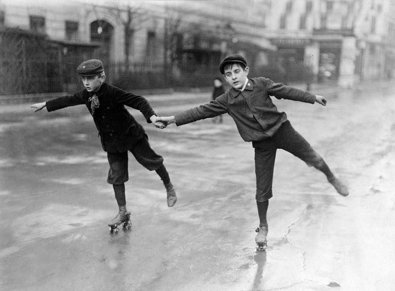 https://www.gettyimages.co.uk/detail/news-photo/child-images-two-boys-sharing-a-pair-of-roller-skates-each-news-photo/542424971 boys sharing roller skates