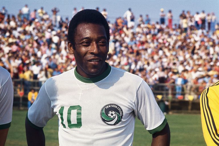 https://www.gettyimages.co.uk/detail/news-photo/head-and-shoulders-portrait-of-the-new-york-cosmos-soccer-news-photo/515404354 Pele