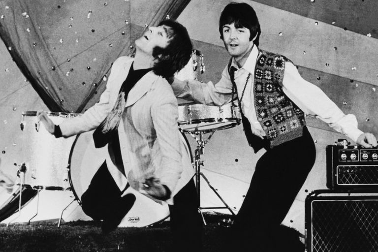 https://www.gettyimages.co.uk/detail/news-photo/the-beatles-singing-hello-goodbye-at-the-tv-during-sixties-news-photo/107425356?adppopup=true