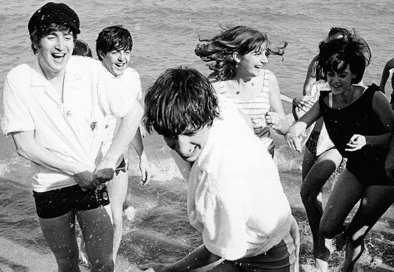 https://www.gettyimages.co.uk/detail/news-photo/pop-group-the-beatles-on-a-beach-in-miami-florida-news-photo/104588281?adppopup=true
