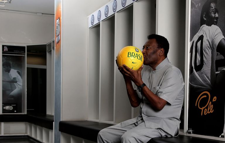 https://www.gettyimages.co.uk/detail/news-photo/brazilian-football-legend-pele-poses-in-during-a-visit-at-news-photo/492395457 Pele