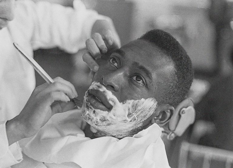 https://www.gettyimages.co.uk/detail/news-photo/pel%C3%A9-being-shaved-in-1962-in-s%C3%A3o-paulo-brazil-news-photo/1450708809 Pele