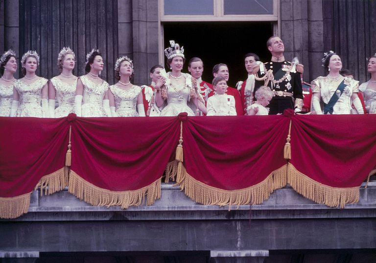 https://www.gettyimages.co.uk/detail/news-photo/queen-elizabeth-ii-on-the-balcony-at-buckingham-palace-news-photo/53223427?phrase=queen%20elizabeth%20coronation