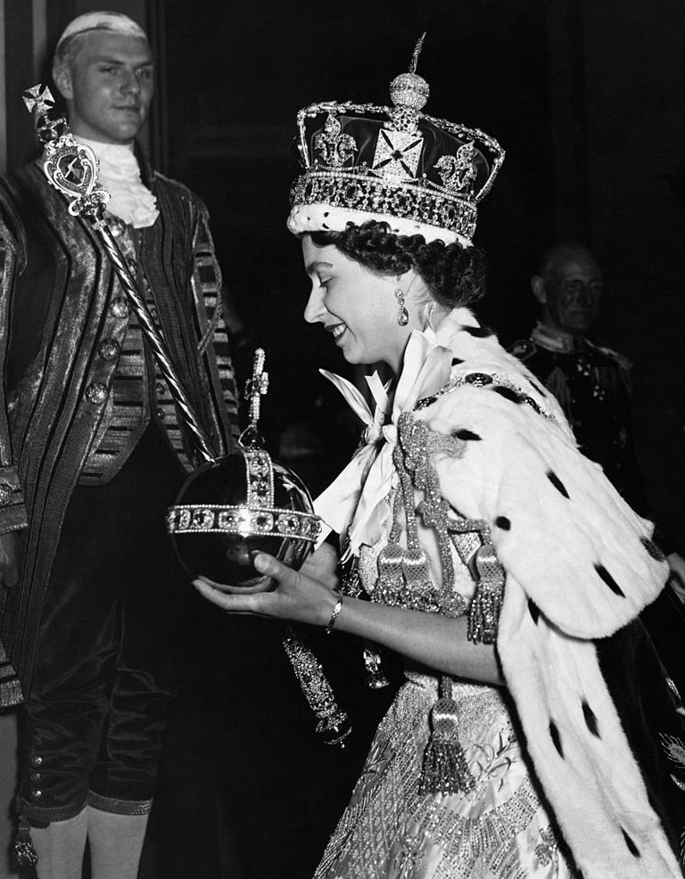 https://www.gettyimages.co.uk/detail/news-photo/queen-elizabeth-ii-wearing-the-imperial-state-crown-and-news-photo/613512718?phrase=queen%20elizabeth%20coronation