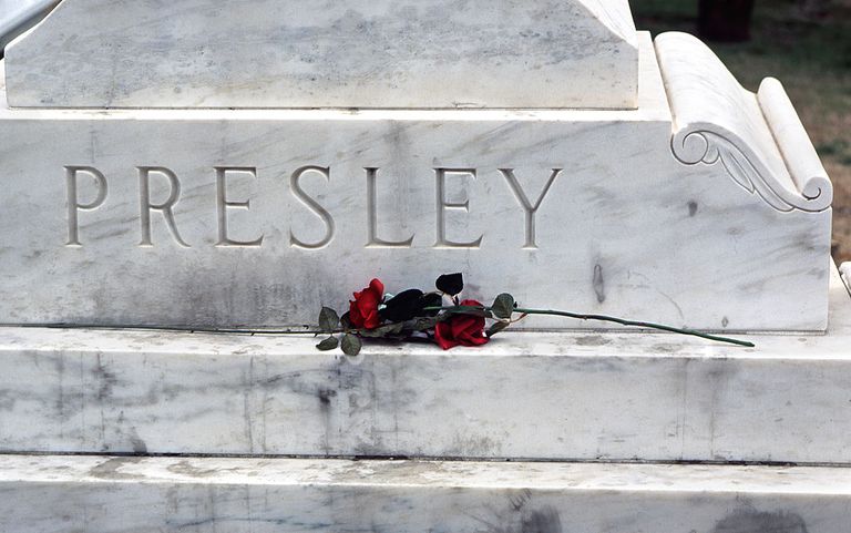 https://www.gettyimages.com/detail/news-photo/pair-or-red-roses-sits-on-a-memorial-stone-near-elvis-news-photo/137863202?phrase=graceland%20&adppopup=true