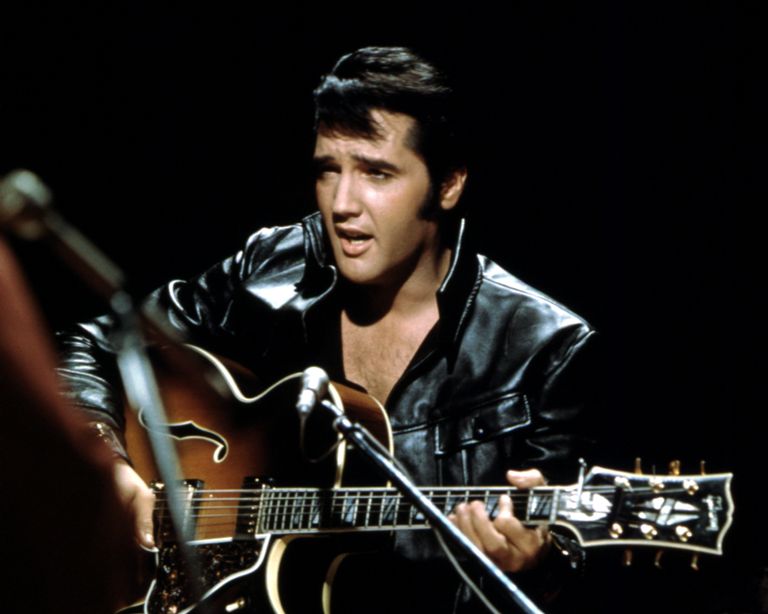 https://www.gettyimages.com/detail/news-photo/rock-and-roll-musician-elvis-presley-performing-on-the-news-photo/74291478?phrase=elvis%20presley%20performing&adppopup=true