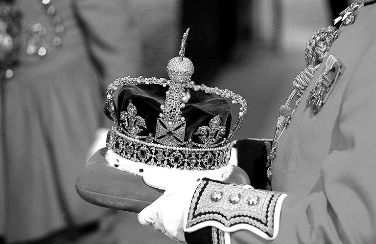 https://www.gettyimages.co.uk/detail/news-photo/the-imperial-state-crown-at-the-house-of-lords-for-the-news-photo/52109427?phrase=crown%20jewels