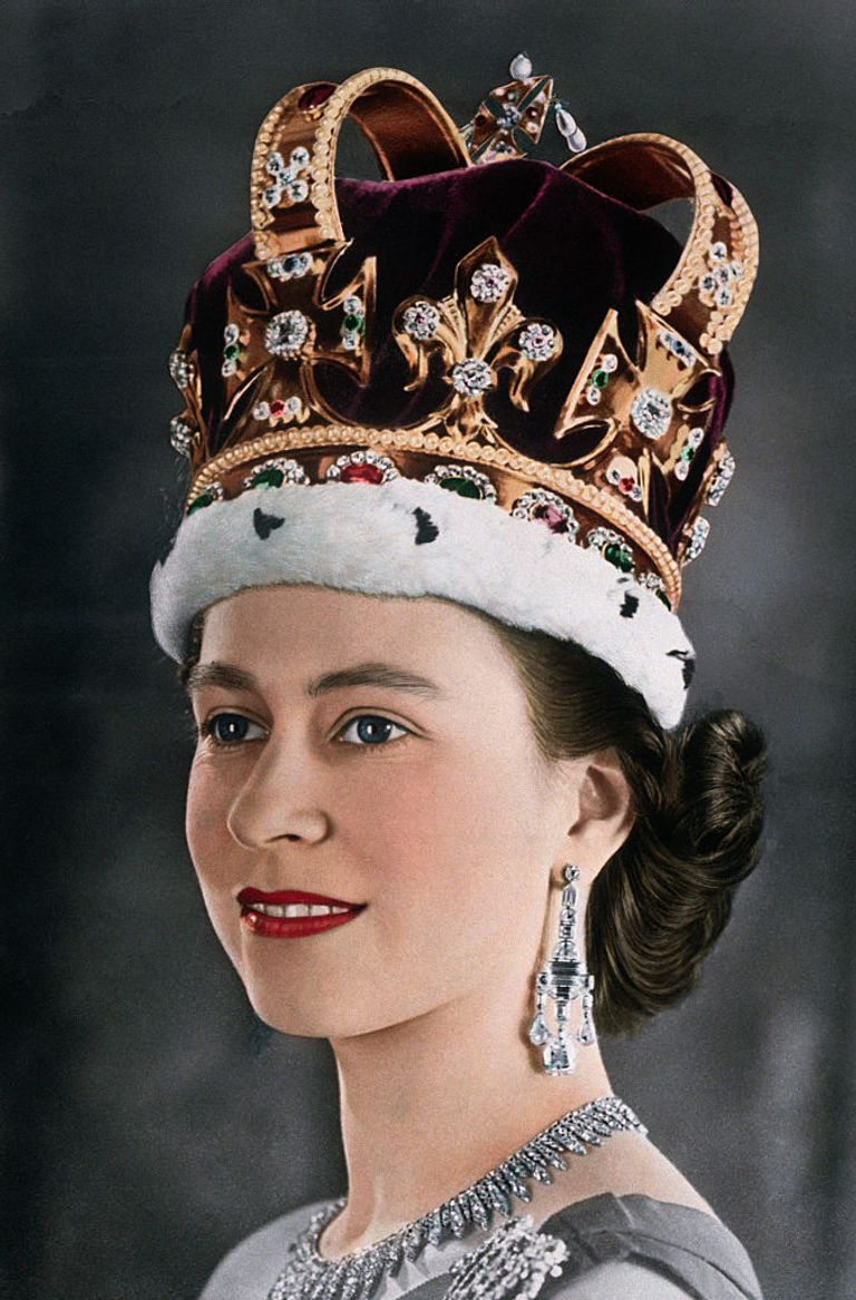 https://www.gettyimages.co.uk/detail/news-photo/portrait-of-young-elizabeth-ii-of-great-britain-and-news-photo/613465294?phrase=queen%20elizabeth%20coronation