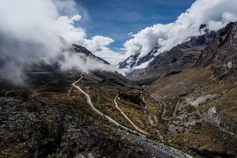 https://www.gettyimages.co.uk/detail/news-photo/kilometer-road-from-la-paz-to-coroico-in-the-yungas-region-news-photo/507065280?phrase=yungas%20road