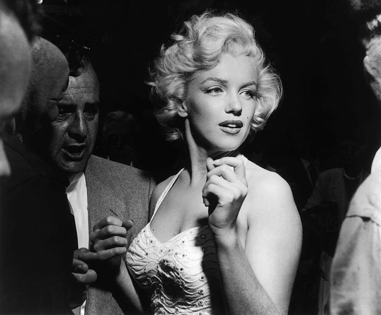 https://www.gettyimages.co.uk/detail/news-photo/portrait-of-actress-marilyn-monroe-surrounded-by-reporters-news-photo/3209449?phrase=Marilyn%20Monroe