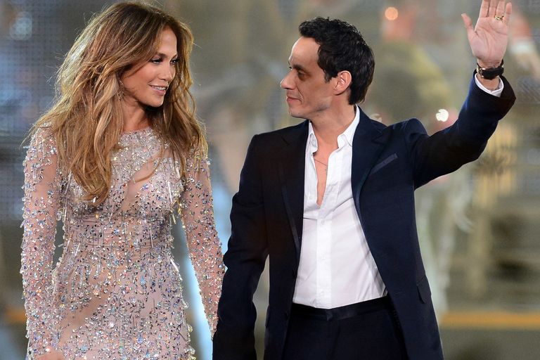 https://www.gettyimages.com/detail/news-photo/singer-actress-jennifer-lopez-and-singer-marc-anthony-news-photo/145356218?phrase=Singer%2Factress%20Jennifer%20Lopez%20(L)%20and%20singer%20Marc%20Anthony%20appear%20during%20the%20finale%20of%20the%20Q%27Viva