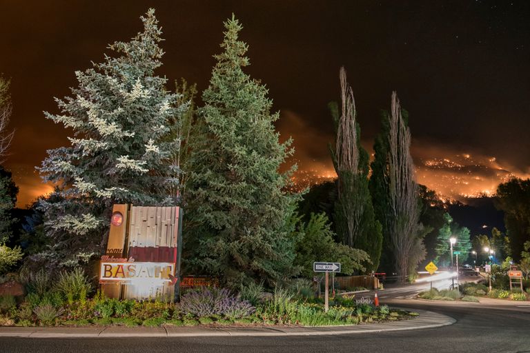 https://www.gettyimages.com/detail/news-photo/the-lake-christine-fire-burns-at-the-base-of-basalt-news-photo/992362774?phrase=%20Lake%20Christine%20Fire%202018
