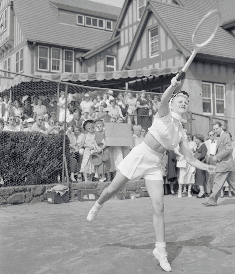 https://www.gettyimages.co.uk/detail/news-photo/film-actress-ginger-rogers-warms-up-at-the-west-side-tennis-news-photo/517363774 Ginger Rogers tennis