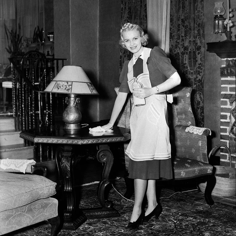 https://www.gettyimages.com/detail/news-photo/1940s-blonde-woman-housewife-maid-wearing-apron-cleaning-news-photo/563938603?phrase=furniture%20polish%20vintage