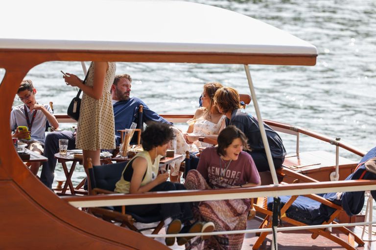 https://www.gettyimages.com/detail/news-photo/jennifer-lopez-and-ben-affleck-take-a-cruise-on-the-river-news-photo/1410473710?phrase=jennifer%20lopez%20and%20%20Emme%20and%20Ben%20Affleck