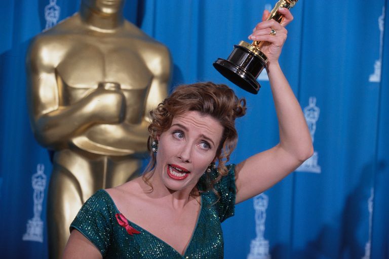https://www.gettyimages.co.uk/detail/news-photo/emma-thompson-holds-her-oscar-statuette-over-her-head-at-news-photo/523990720?phrase=Emma%20Thompson%20%20Howards%20End