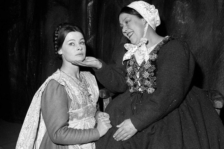 https://www.gettyimages.co.uk/detail/news-photo/judi-dench-as-juliet-at-the-old-vic-october-1960-news-photo/1450955970?adppopup=true