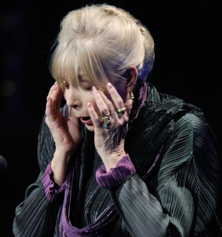 https://www.gettyimages.co.uk/detail/news-photo/joni-mitchells-wipes-the-tears-from-her-face-after-coming-news-photo/170380629 Joni Mitchell