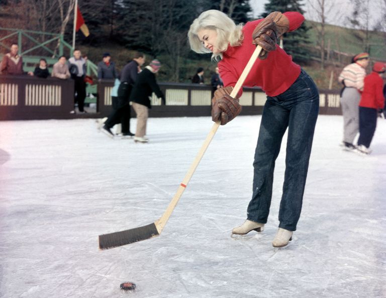 https://www.gettyimages.co.uk/detail/news-photo/american-film-actor-and-sex-symbol-jayne-mansfield-playing-news-photo/1288312839 Jayne Mansfield hockey