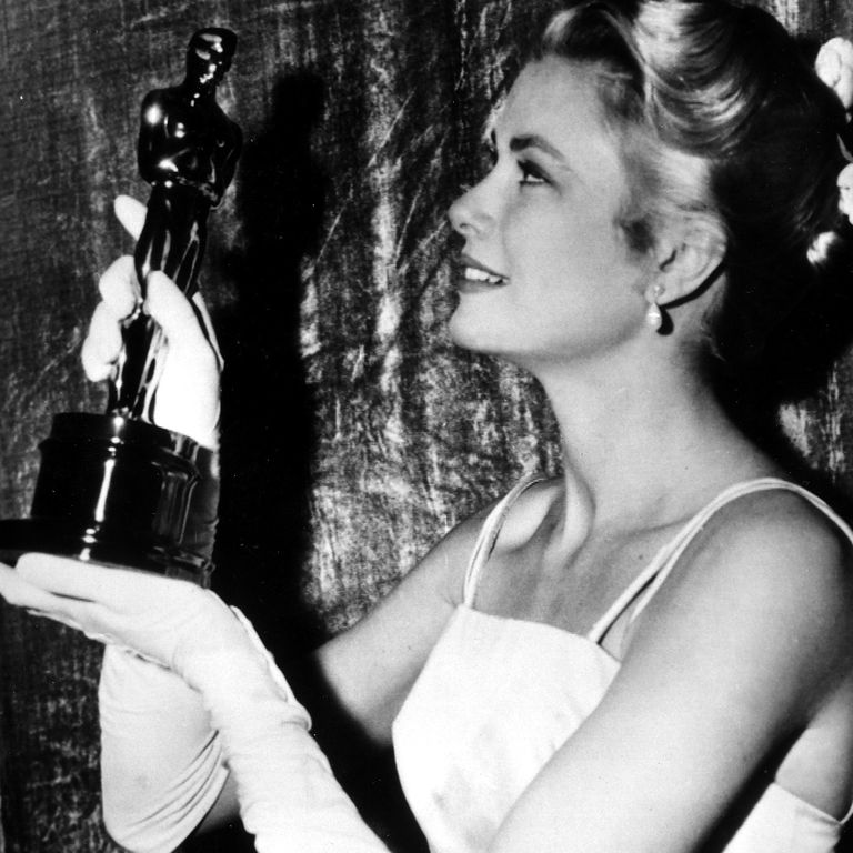 https://www.gettyimages.co.uk/detail/news-photo/kelly-grace-patricia-actress-usa-receives-the-academy-award-news-photo/537133763?phrase=Grace%20Kelly%20The%20Country%20Girl%20oscar%20acceptance