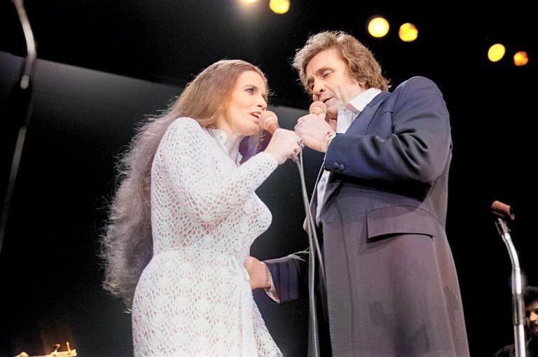 https://www.gettyimages.co.uk/detail/news-photo/johnny-cash-with-wife-june-carter-live-at-wembley-news-photo/75923018?phrase=Johnny%20Cash%20and%20June%20Carter%20